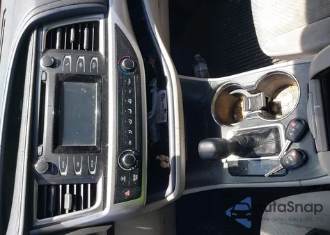 2018 Toyota Highlander Le z USA, uszkodzony, nr VIN 5TDZARFH8JS033218